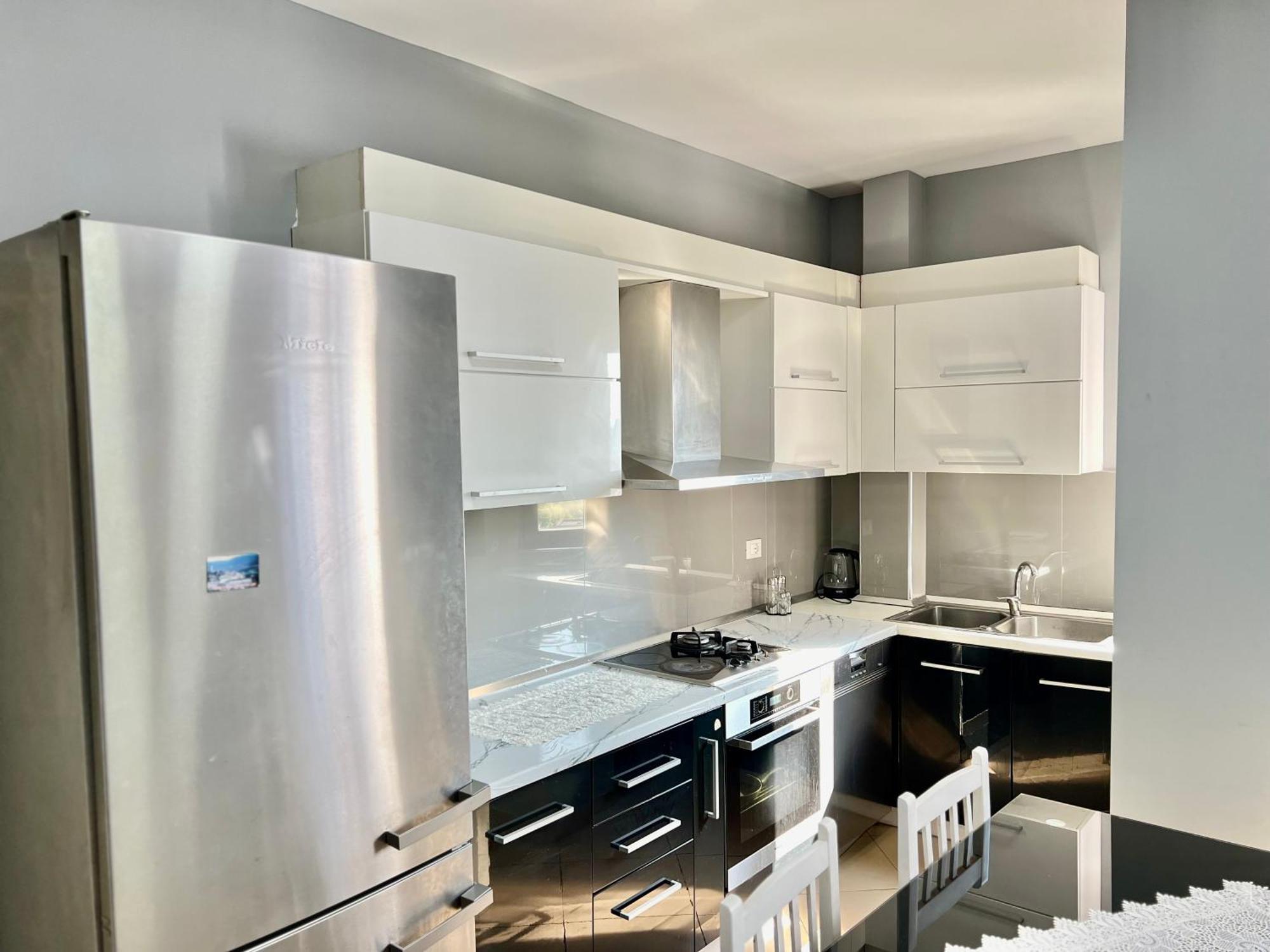 Boulevard Views - Spacious Tirana Apartment Exterior foto